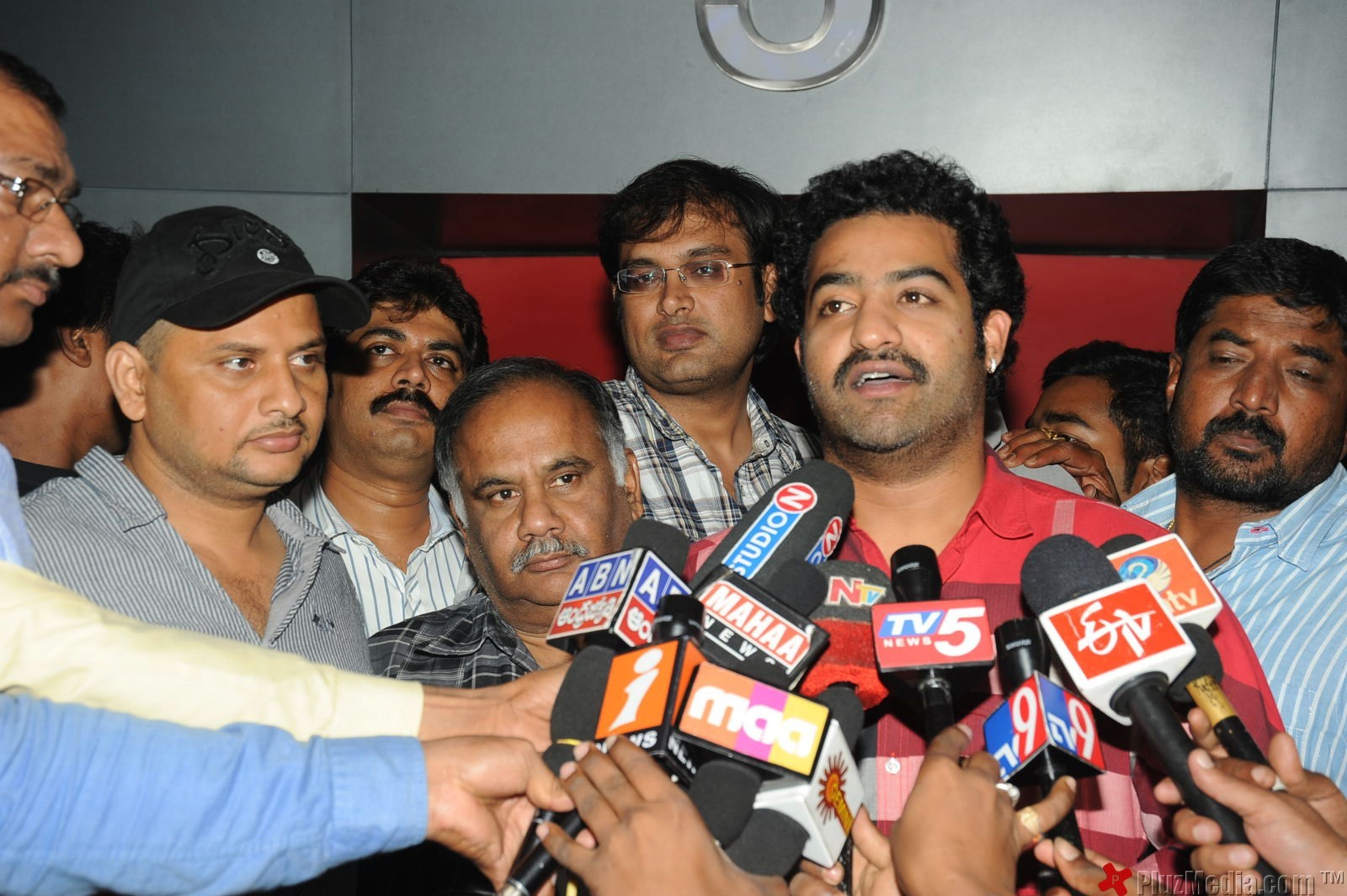 Jr NTR at Oosaravelli Specital Show - Pictures | Picture 96316